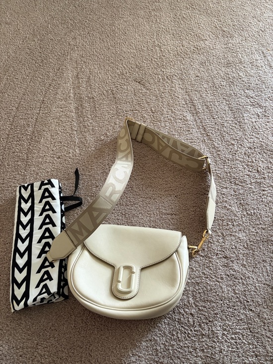 Marc Jacobs Cream Leather Saddle Crossbody with Branded Strap - Picture 3 of 8